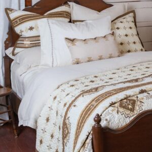 A White Color Dakota Quilt With Pillows Set