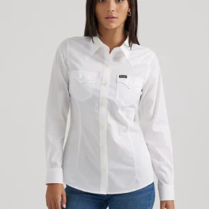 A woman wearing white shirt and jeans.