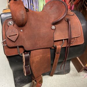 Calf roping saddle