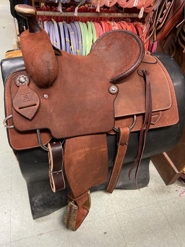 Calf roping saddle